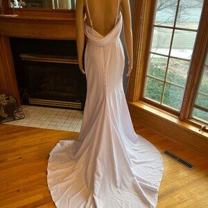 White Matte Satin Sleeveless Fit Flare V Neck Wedding Gown Bridal Dress Size 10
